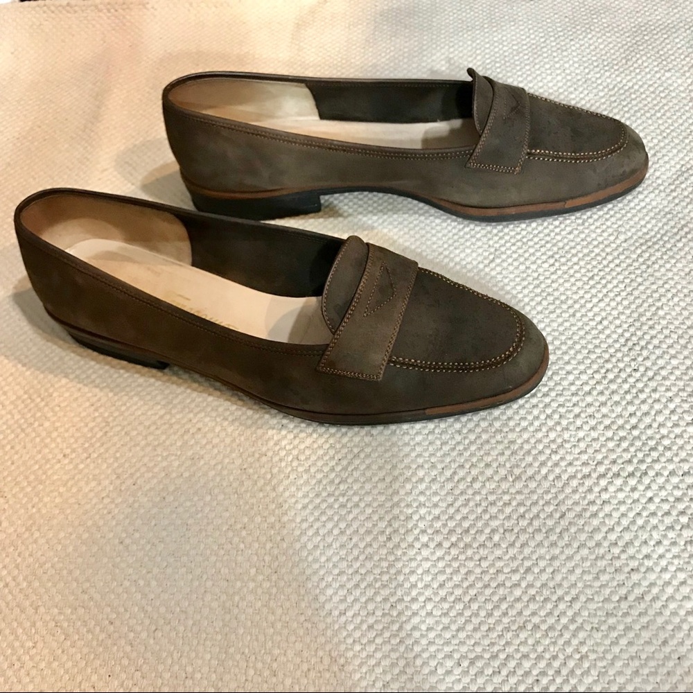 Like new Salvatore Ferragamo brown suede loafers!